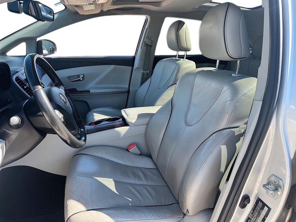 2011 Toyota Venza V6 AWD 6A in Stratford, Ontario - 8 - w1024h768px