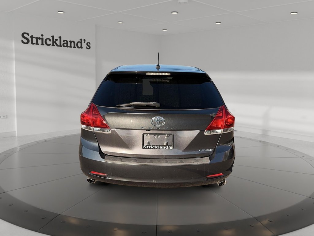 2016 Toyota Venza V6 AWD 6A in Stratford, Ontario - 3 - w1024h768px