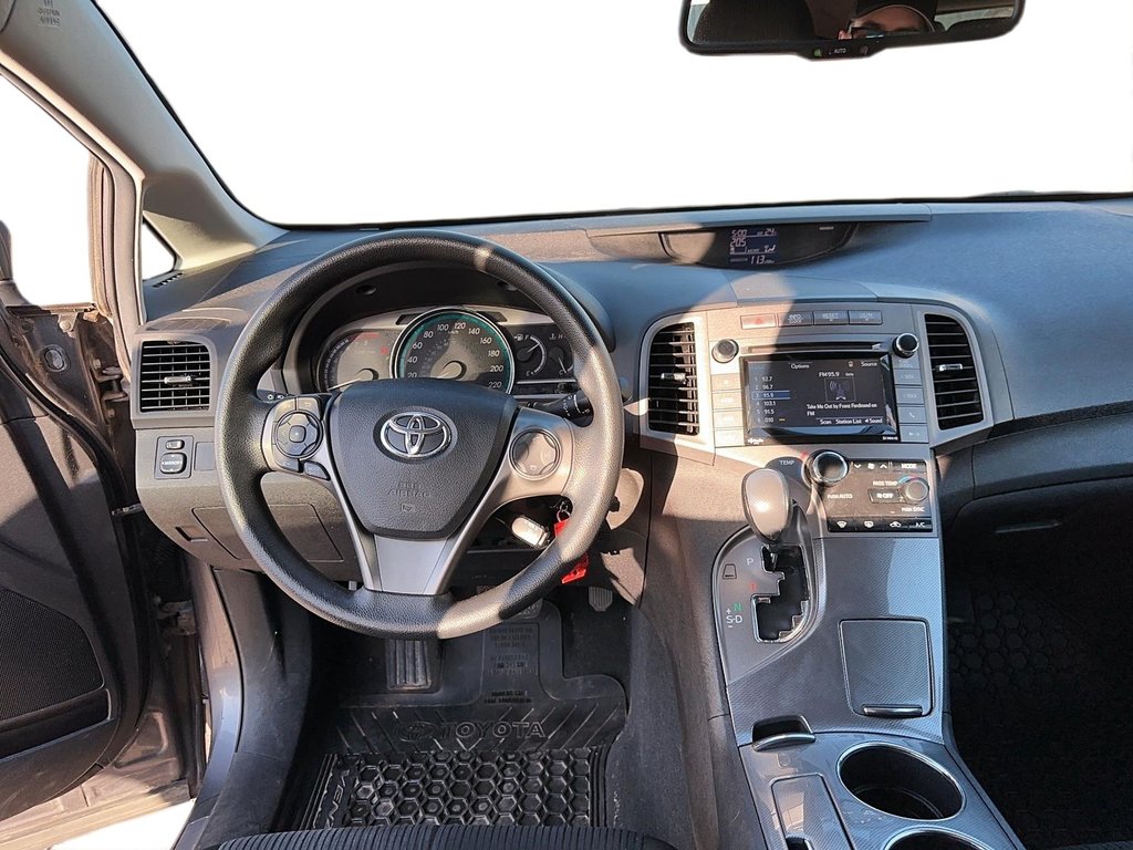 2016 Toyota Venza V6 AWD 6A in Stratford, Ontario - 8 - w1024h768px
