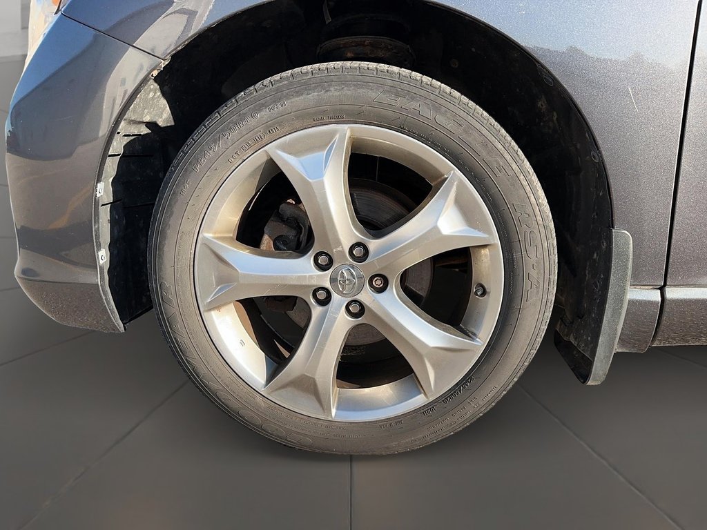 2016 Toyota Venza V6 AWD 6A in Stratford, Ontario - 6 - w1024h768px