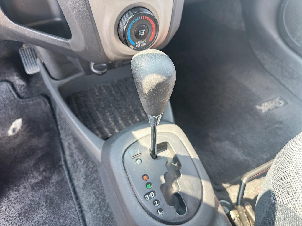 2009 Toyota Yaris 5-door Hatchback LE 4A in Stratford, Ontario - 13 - w1024h768px