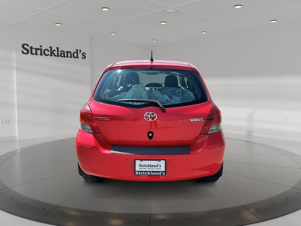 2009 Toyota Yaris 5-door Hatchback LE 4A in Stratford, Ontario - 3 - w1024h768px