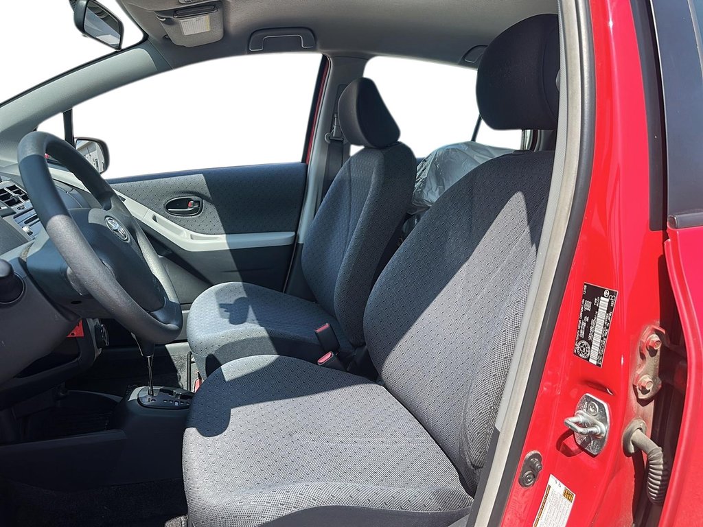 2009 Toyota Yaris 5-door Hatchback LE 4A in Stratford, Ontario - 7 - w1024h768px