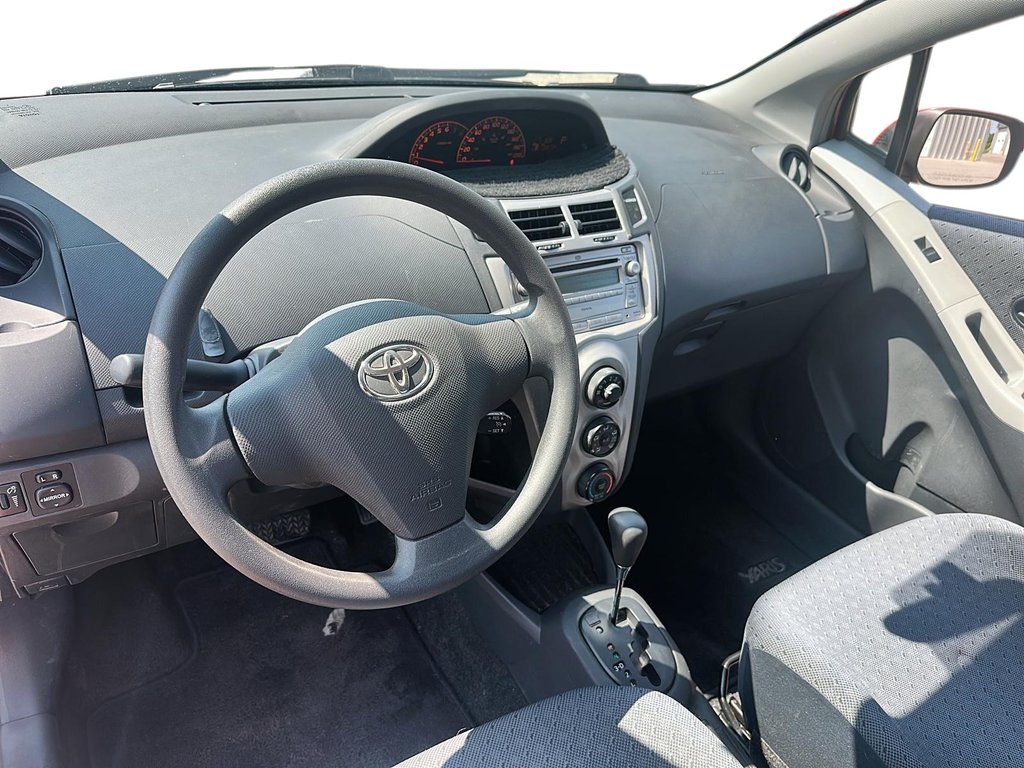 2009 Toyota Yaris 5-door Hatchback LE 4A in Stratford, Ontario - 8 - w1024h768px