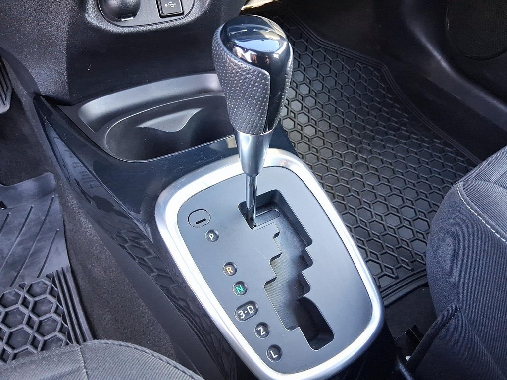 2016 Toyota Yaris 5 Dr SE Htbk 4A in Stratford, Ontario - 17 - w1024h768px