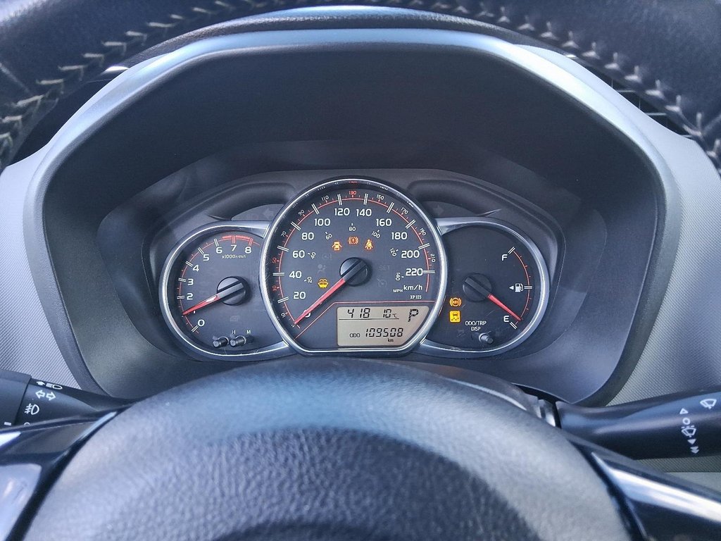 2016 Toyota Yaris 5 Dr SE Htbk 4A in Stratford, Ontario - 15 - w1024h768px