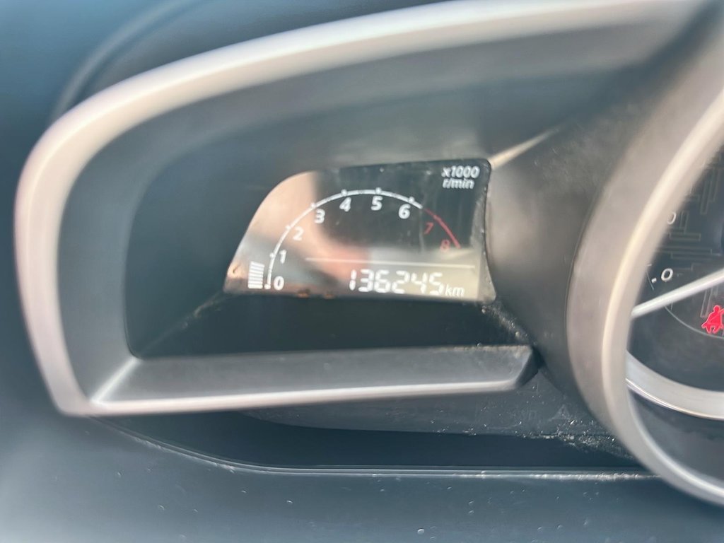 2018 Toyota Yaris 4-Door Sedan 6MT in Stratford, Ontario - 12 - w1024h768px