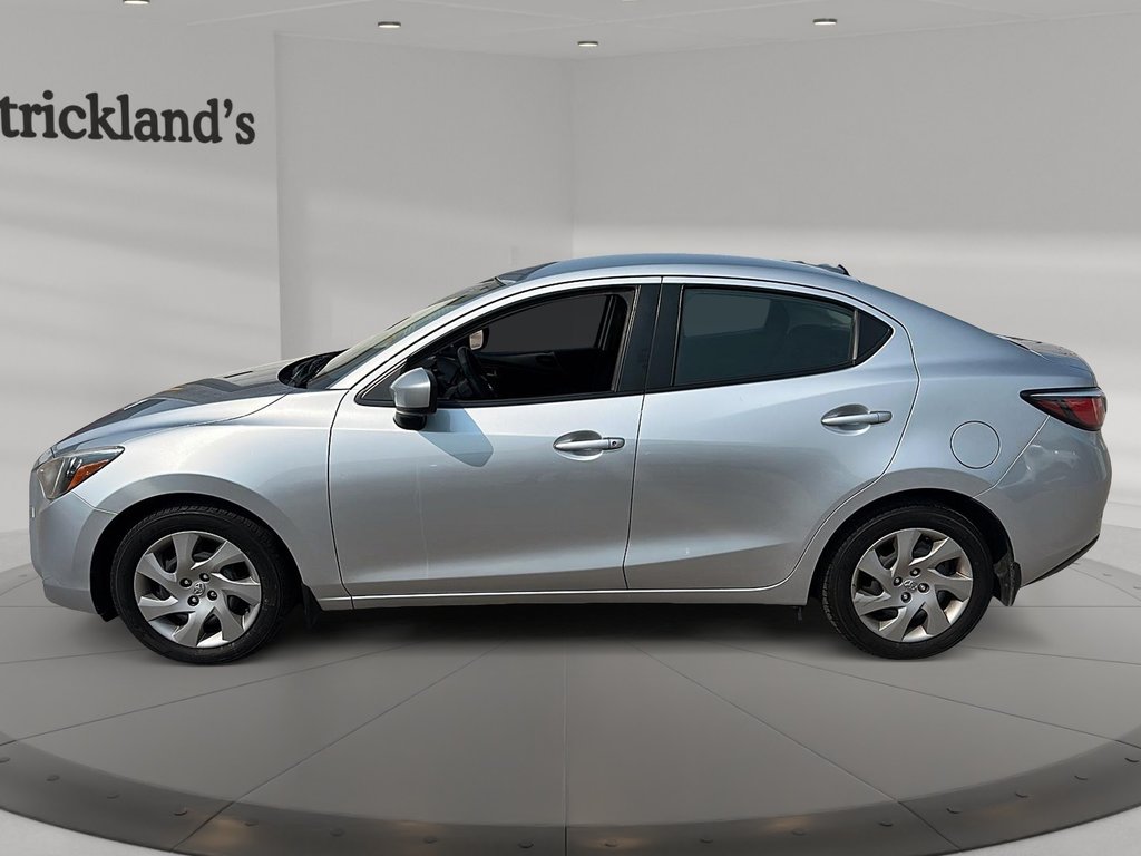 2018 Toyota Yaris 4-Door Sedan 6MT in Stratford, Ontario - 5 - w1024h768px