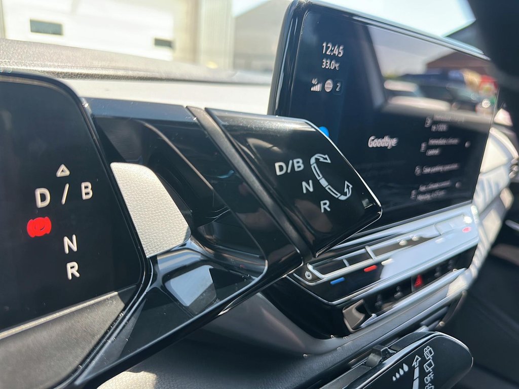 2023 Volkswagen ID.4 Pro AWD in Stratford, Ontario - 14 - w1024h768px