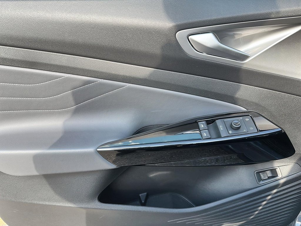 2023 Volkswagen ID.4 Pro AWD in Stratford, Ontario - 10 - w1024h768px