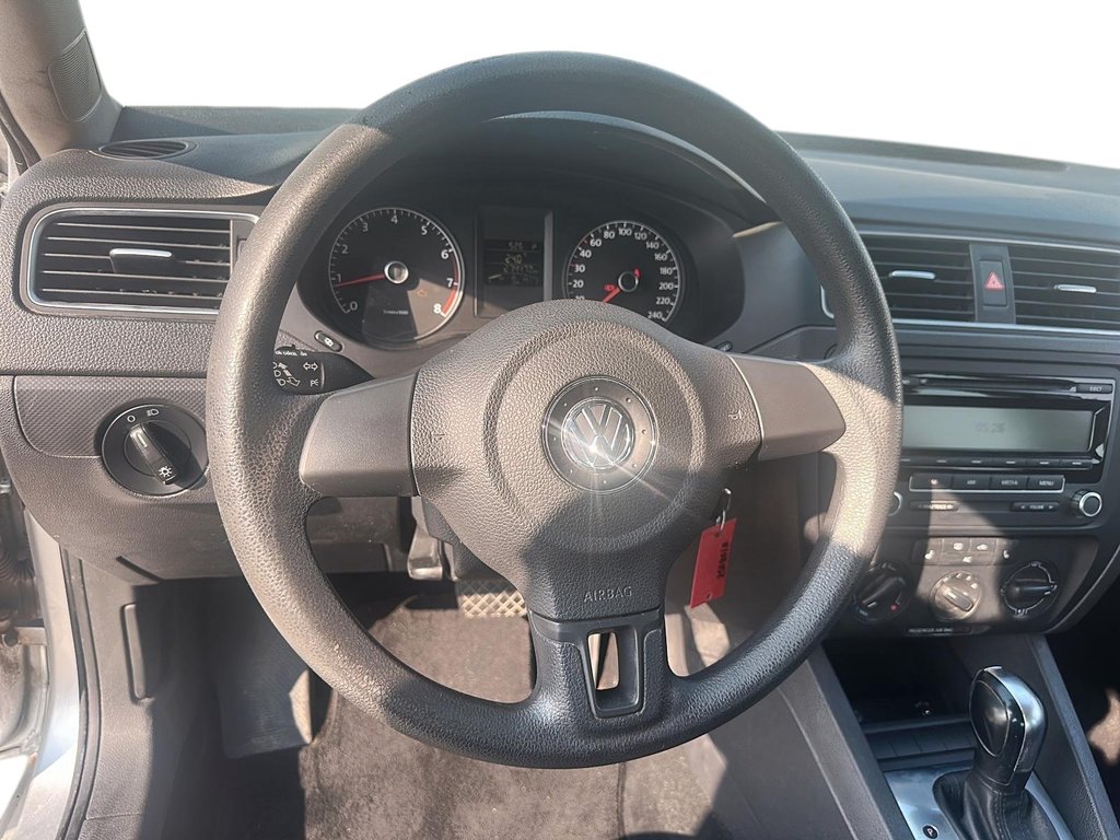 2011 Volkswagen Jetta Comfortline 2.0 6sp at w/Tip in Stratford, Ontario - 11 - w1024h768px