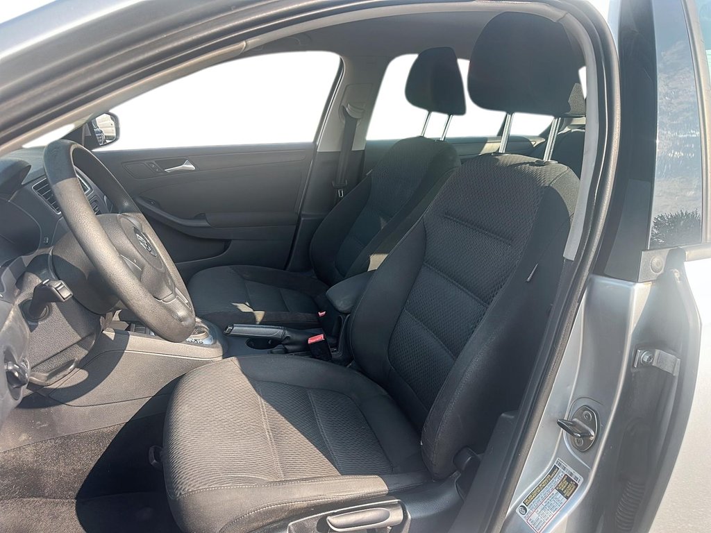 2011 Volkswagen Jetta Comfortline 2.0 6sp at w/Tip in Stratford, Ontario - 8 - w1024h768px