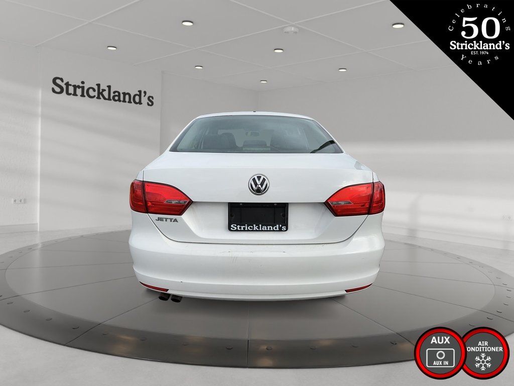 2013  Jetta Trendline plus 2.0 5sp in Stratford, Ontario - 3 - w1024h768px