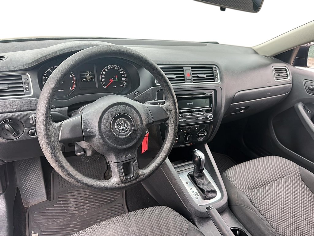 2013 Volkswagen Jetta Comfortline 2.0 6sp at w/Tip in Stratford, Ontario - 9 - w1024h768px