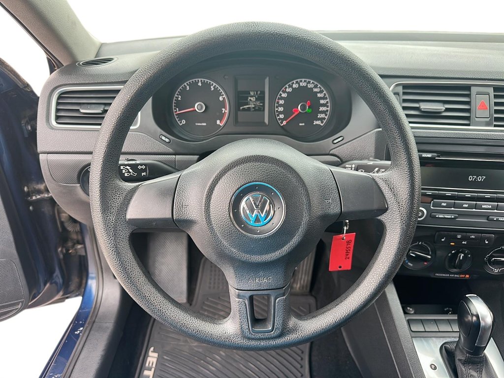 2013 Volkswagen Jetta Comfortline 2.0 6sp at w/Tip in Stratford, Ontario - 11 - w1024h768px