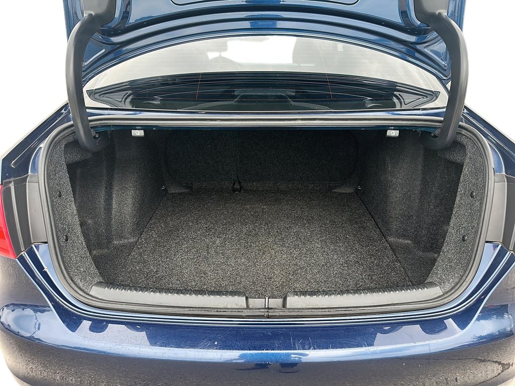 2013 Volkswagen Jetta Comfortline 2.0 6sp at w/Tip in Stratford, Ontario - 6 - w1024h768px
