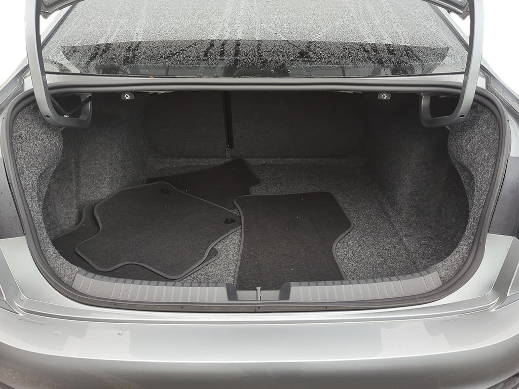 2024 Volkswagen Jetta Comfortline 1.5 T 8Sp at w/Tip in Stratford, Ontario - 6 - w1024h768px