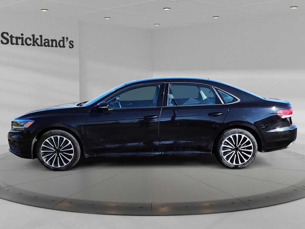 2022  Passat Highline 2.0T 6sp at w/Tip in Stratford, Ontario - 5 - w1024h768px