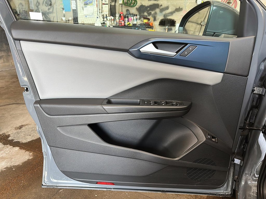 2023 Volkswagen Taos Comfortline 1.5T 7sp at DSG w/ Tip 4M in Stratford, Ontario - 10 - w1024h768px