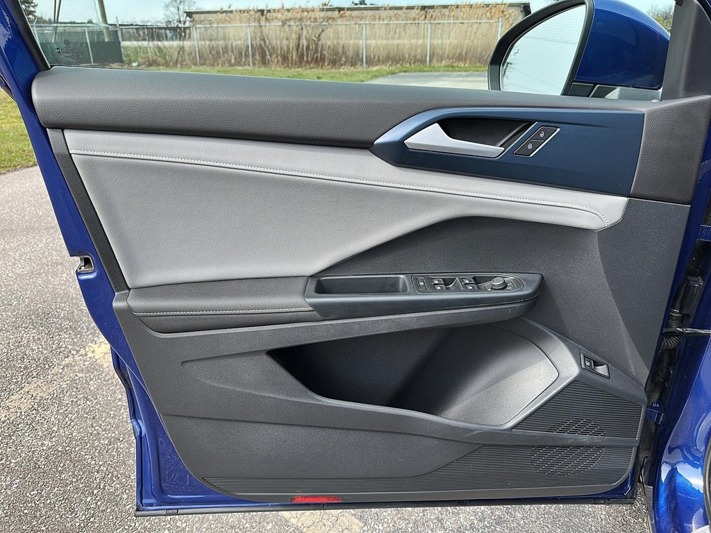 2024 Volkswagen Taos Comfortline 1.5T 8sp w/ Tip FWD in Stratford, Ontario - 10 - w1024h768px