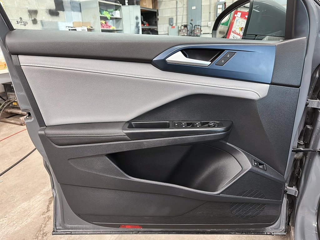 2024 Volkswagen Taos Comfortline 1.5T 8sp w/ Tip FWD in Stratford, Ontario - 10 - w1024h768px