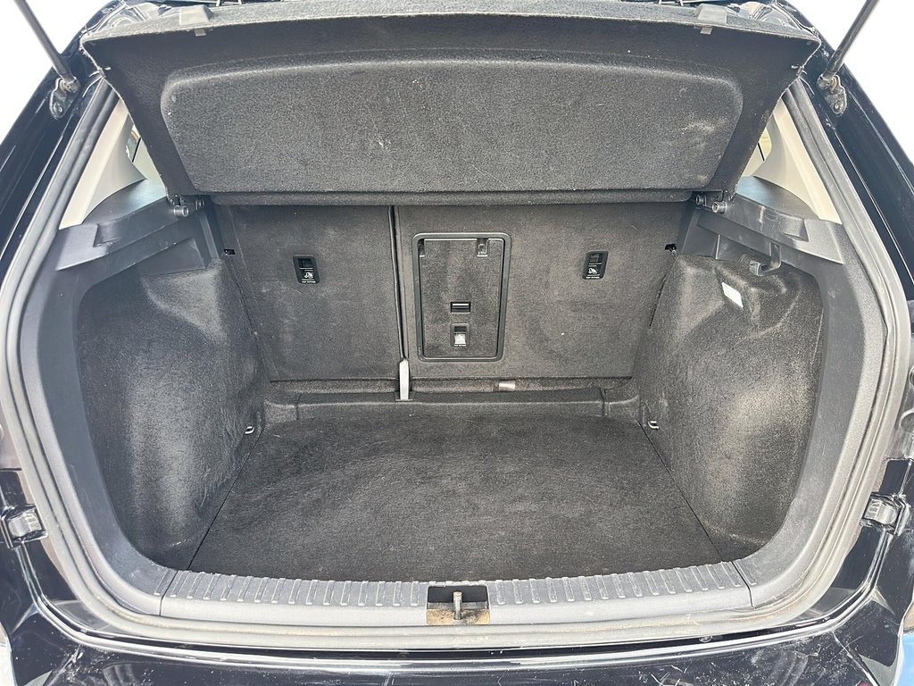 2024 Volkswagen Taos Comfortline 1.5T 8sp w/ Tip FWD in Stratford, Ontario - 6 - w1024h768px