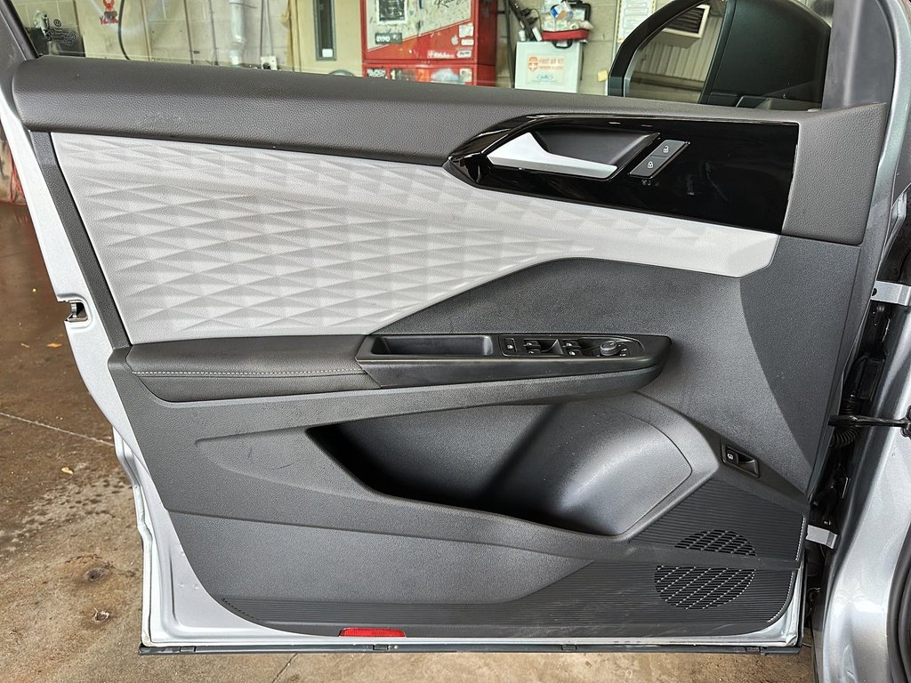 2024 Volkswagen Taos Trendline 1.5T 7sp at DSG w/ Tip 4M in Stratford, Ontario - 10 - w1024h768px