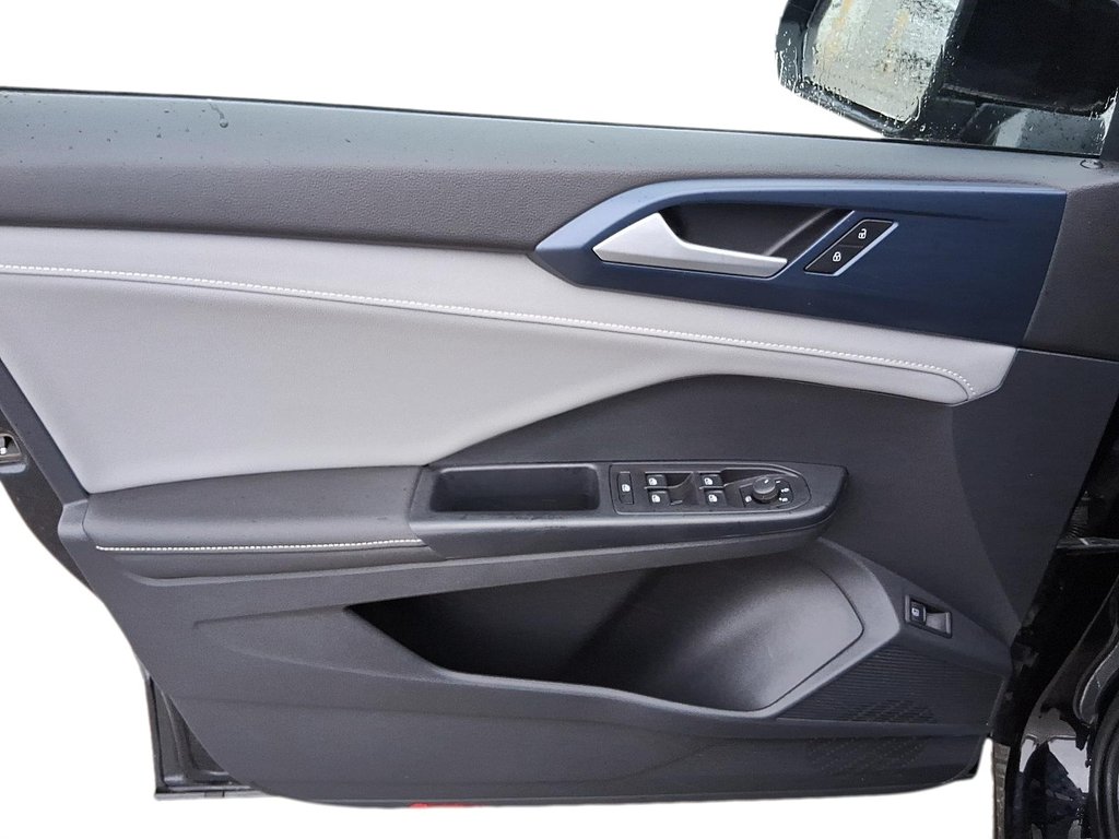 2024 Volkswagen Taos Comfortline 1.5T 8sp w/ Tip FWD in Stratford, Ontario - 11 - w1024h768px