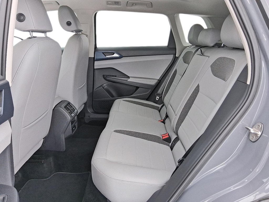 2024 Volkswagen Taos Comfortline 1.5T 8sp w/ Tip FWD in Stratford, Ontario - 9 - w1024h768px
