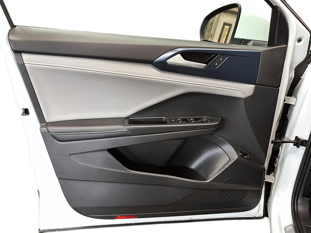 2024 Volkswagen Taos Comfortline 1.5T 8sp w/ Tip FWD in Stratford, Ontario - 10 - w1024h768px