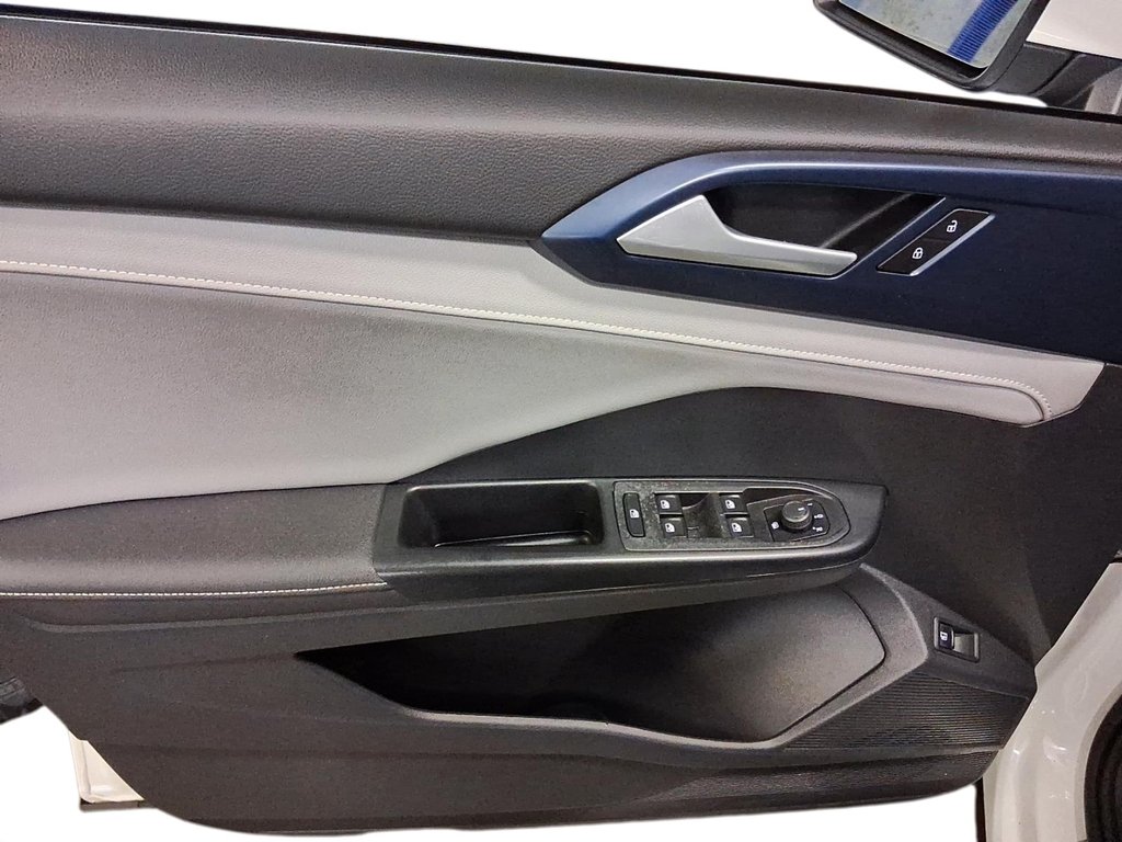 2024 Volkswagen Taos Comfortline 1.5T 8sp w/ Tip FWD in Stratford, Ontario - 11 - w1024h768px