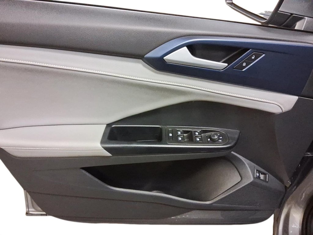 2024 Volkswagen Taos Comfortline 1.5T 8sp w/ Tip FWD in Stratford, Ontario - 11 - w1024h768px