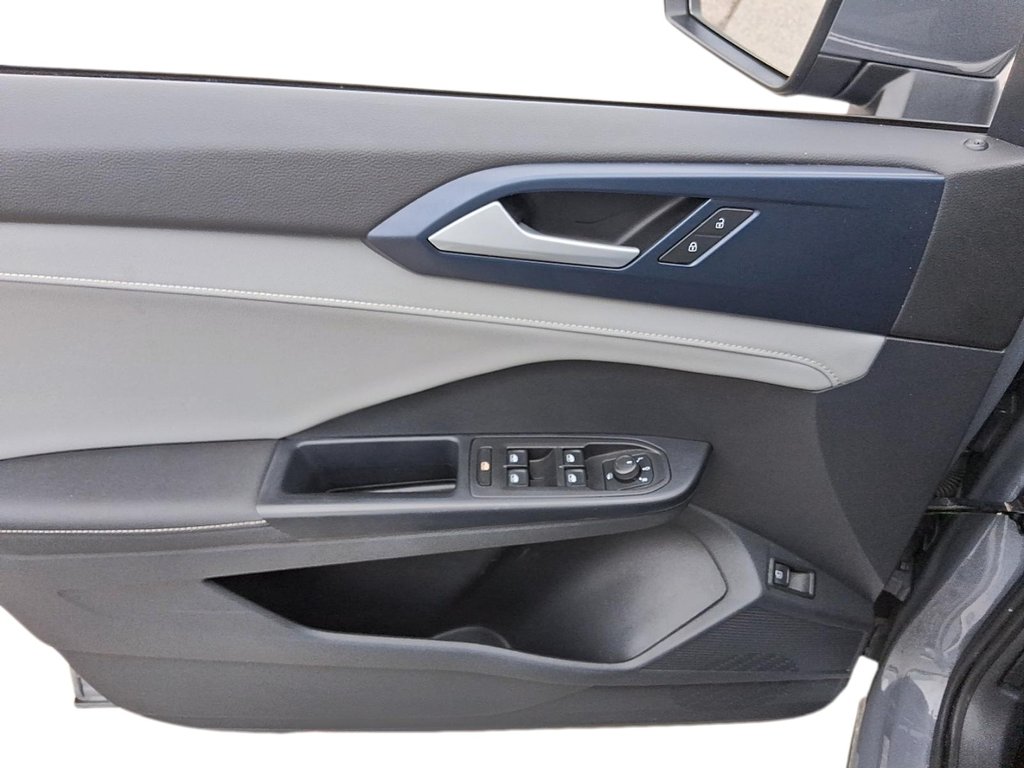 2024 Volkswagen Taos Comfortline 1.5T 8sp w/ Tip FWD in Stratford, Ontario - 12 - w1024h768px