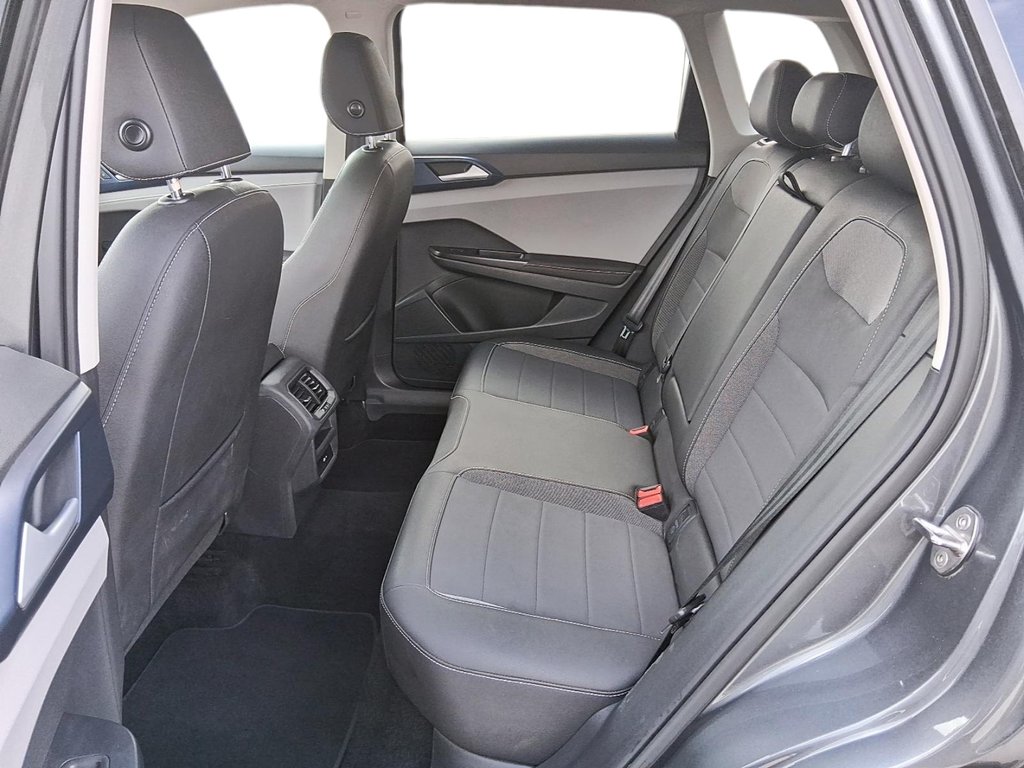 2024 Volkswagen Taos Comfortline 1.5T 8sp w/ Tip FWD in Stratford, Ontario - 9 - w1024h768px