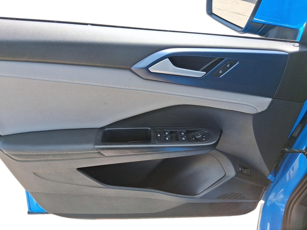2024 Volkswagen Taos Comfortline 1.5T 8sp w/ Tip FWD in Stratford, Ontario - 11 - w1024h768px