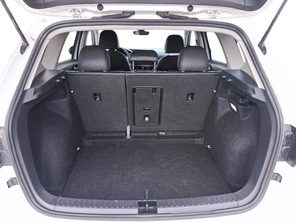 2024 Volkswagen Taos Comfortline 1.5T 8sp w/ Tip FWD in Stratford, Ontario - 6 - w1024h768px