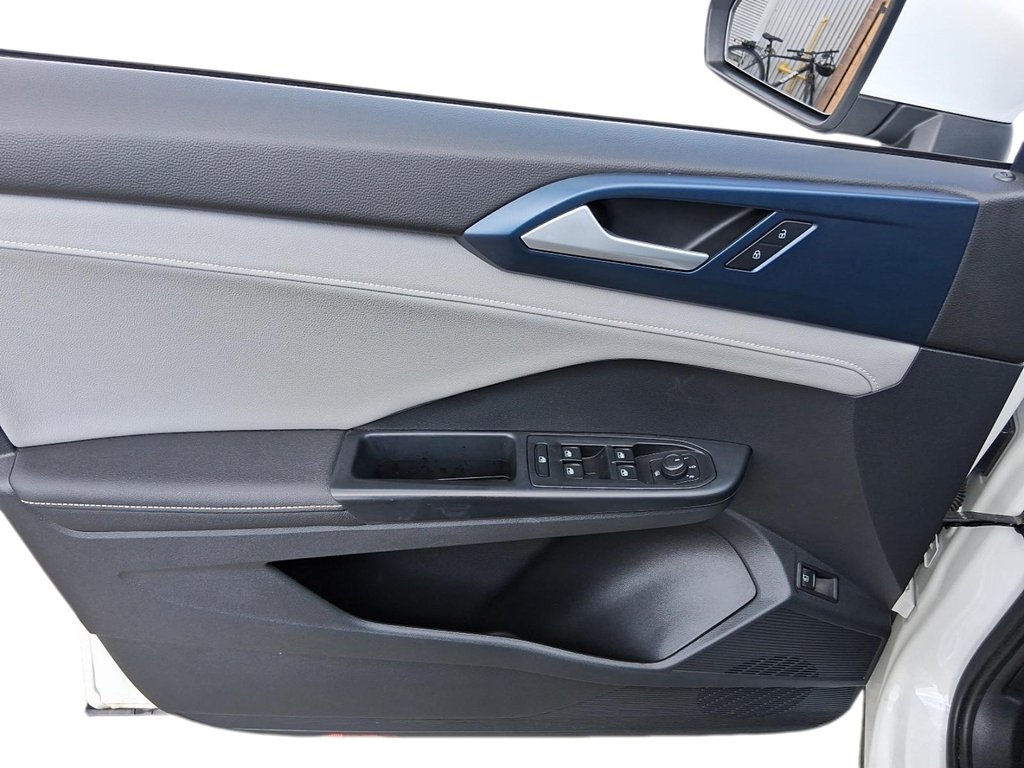 2024 Volkswagen Taos Comfortline 1.5T 8sp w/ Tip FWD in Stratford, Ontario - 11 - w1024h768px