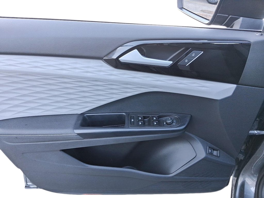 2024 Volkswagen Taos Trendline 1.5T 8sp at w/ Tip in Stratford, Ontario - 11 - w1024h768px