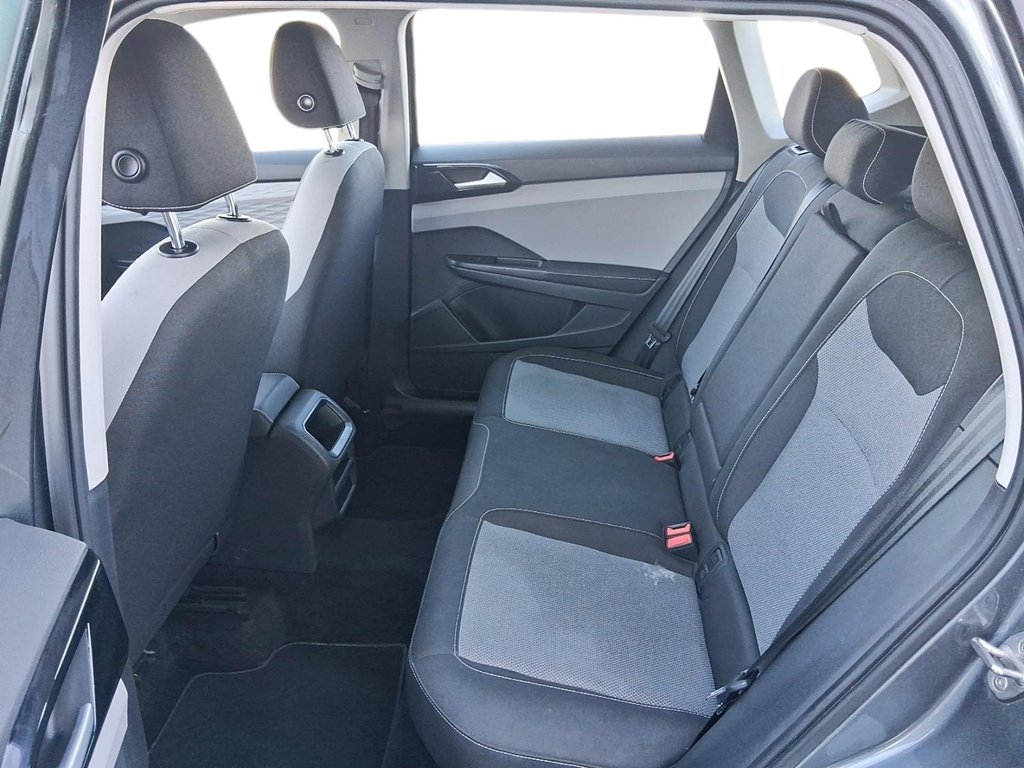 2024 Volkswagen Taos Trendline 1.5T 8sp at w/ Tip in Stratford, Ontario - 9 - w1024h768px