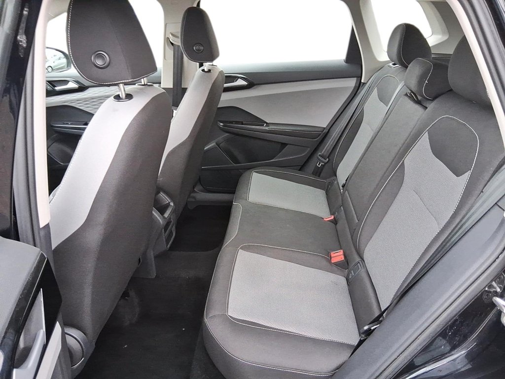 2024 Volkswagen Taos Trendline 1.5T 8sp at w/ Tip in Stratford, Ontario - 9 - w1024h768px