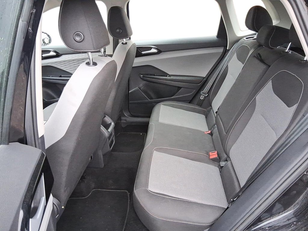 2024 Volkswagen Taos Trendline 1.5T 8sp at w/ Tip in Stratford, Ontario - 9 - w1024h768px