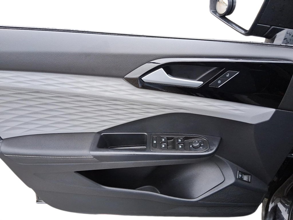 2024 Volkswagen Taos Trendline 1.5T 8sp at w/ Tip in Stratford, Ontario - 11 - w1024h768px