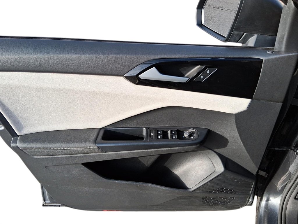 2025 Volkswagen Taos Trendline 4MOTION in Stratford, Ontario - 10 - w1024h768px