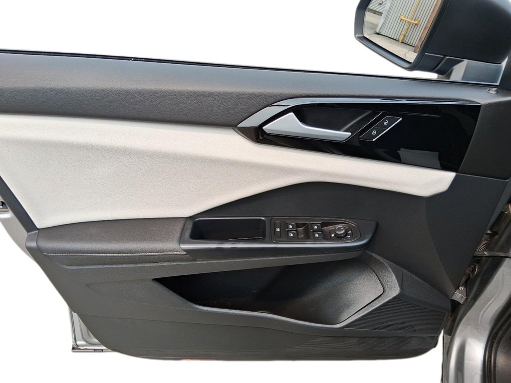 2025 Volkswagen Taos Trendline 4MOTION in Stratford, Ontario - 11 - w1024h768px