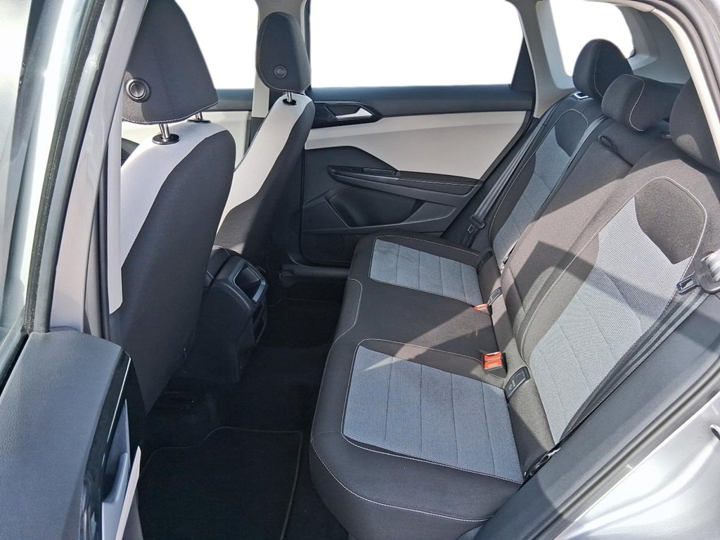 2025 Volkswagen Taos Comfortline 4MOTION in Stratford, Ontario - 9 - w1024h768px