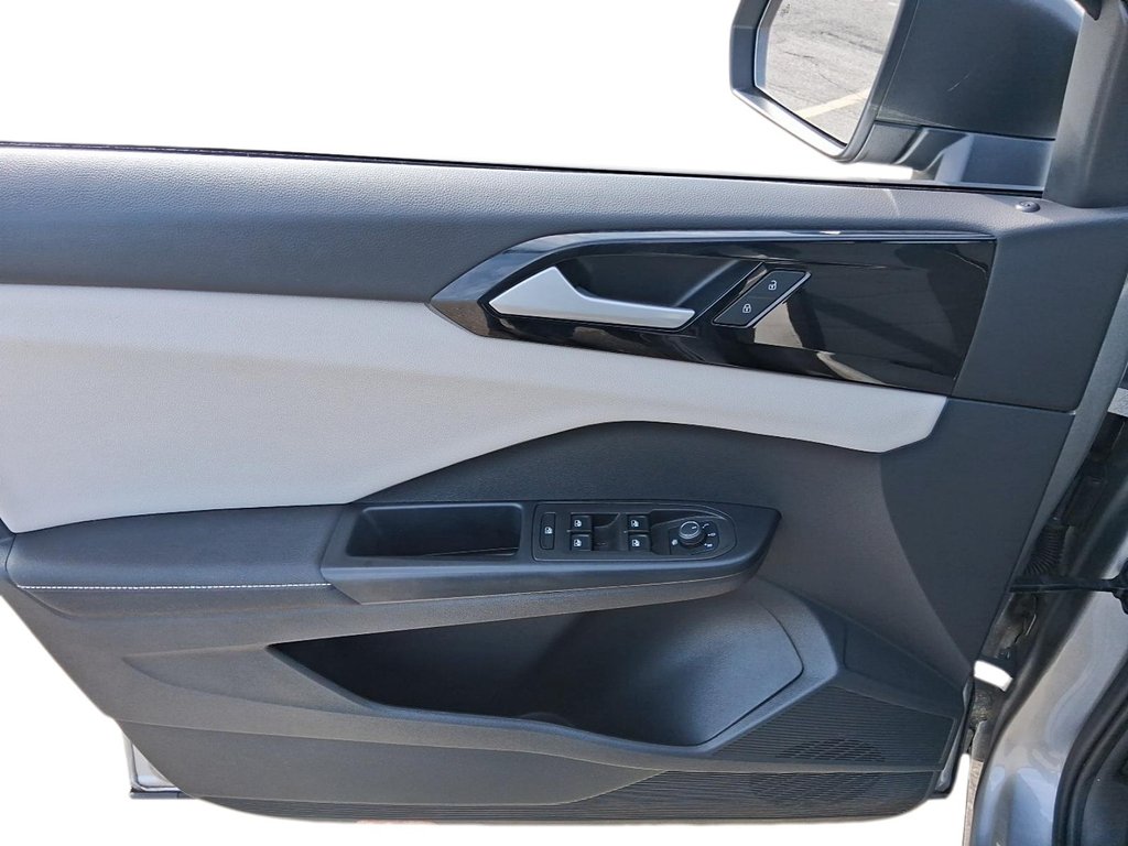 2025 Volkswagen Taos Comfortline 4MOTION in Stratford, Ontario - 11 - w1024h768px