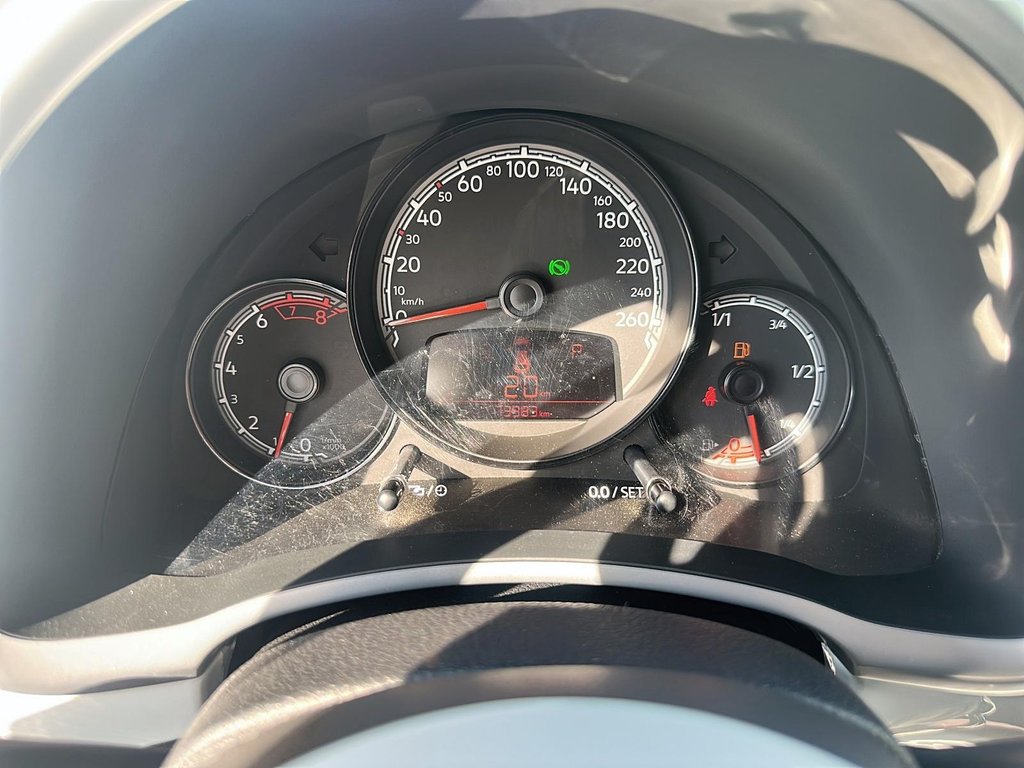 2017 Volkswagen The Beetle Convertible Classic 1.8T 6sp at w/Tip in Stratford, Ontario - 12 - w1024h768px