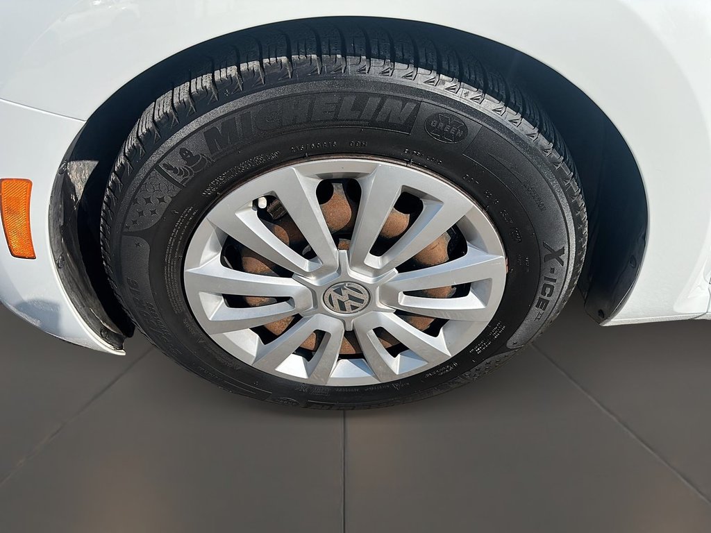 2017 Volkswagen The Beetle Convertible Classic 1.8T 6sp at w/Tip in Stratford, Ontario - 6 - w1024h768px