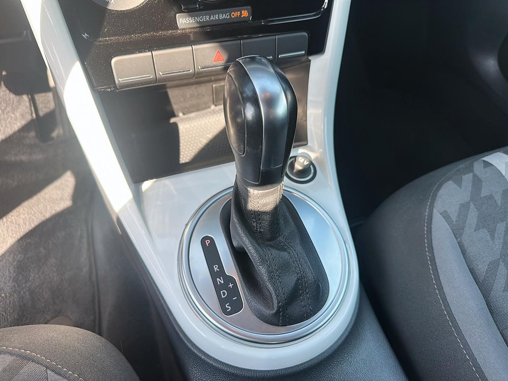 2017 Volkswagen The Beetle Convertible Classic 1.8T 6sp at w/Tip in Stratford, Ontario - 13 - w1024h768px