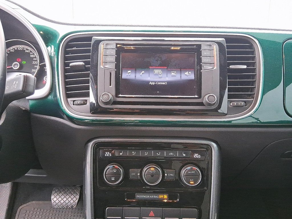 2017 Volkswagen The Beetle Convertible Classic 1.8T 6sp at w/Tip in Stratford, Ontario - 13 - w1024h768px